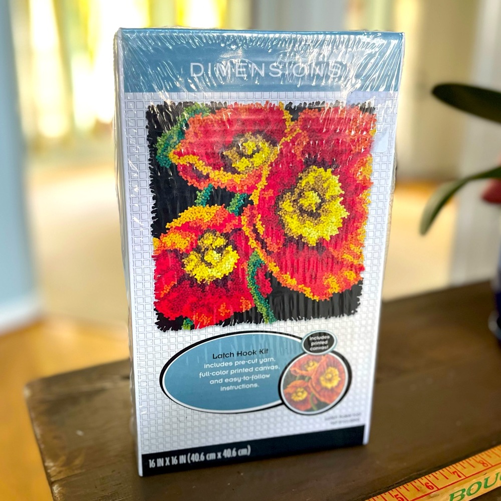NIP Dimensions Crafts Poppies Latch Hook Kit • Red Poppy Trio, Arts + Crafts